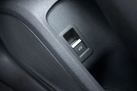 FT21ZWL Audi A4 2.0 TFSI 40 Sport Edition S Tronic Euro 6 (s/s) 4dr Thumbnail #37