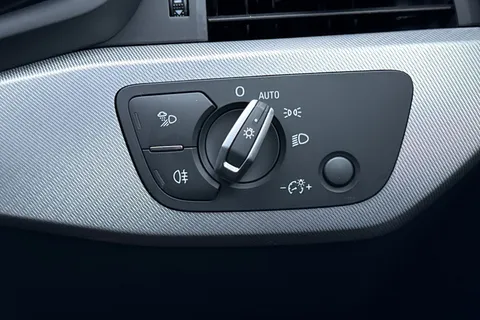 FT21ZWL Audi A4 2.0 TFSI 40 Sport Edition S Tronic Euro 6 (s/s) 4dr Thumbnail #38