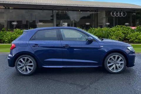 Audi A1 1.0 TFSI 30 S line Sportback S Tronic Euro 6 (s/s) 5dr Thumbnail #4