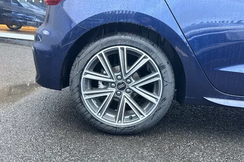 Audi A1 1.0 TFSI 30 S line Sportback S Tronic Euro 6 (s/s) 5dr Thumbnail #13