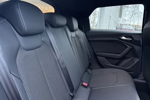 Audi A1 1.0 TFSI 30 S line Sportback S Tronic Euro 6 (s/s) 5dr Thumbnail #19