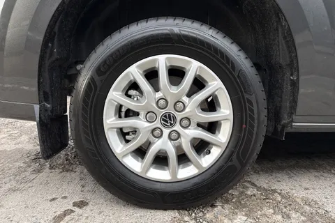 PF75BBU Volkswagen Transporter 2.0 TDI 150 Commerce Pro Van 4MOTION Auto Thumbnail #11