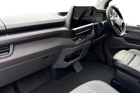 PF75BBU Volkswagen Transporter 2.0 TDI 150 Commerce Pro Van 4MOTION Auto Thumbnail #15