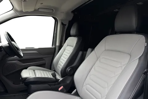 PF75BBU Volkswagen Transporter 2.0 TDI 150 Commerce Pro Van 4MOTION Auto Thumbnail #16