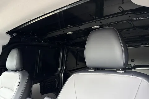 PF75BBU Volkswagen Transporter 2.0 TDI 150 Commerce Pro Van 4MOTION Auto Thumbnail #19