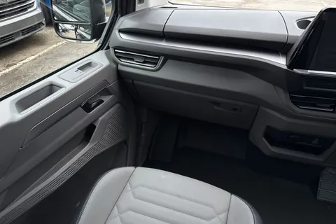 PF75BBU Volkswagen Transporter 2.0 TDI 150 Commerce Pro Van 4MOTION Auto Thumbnail #20