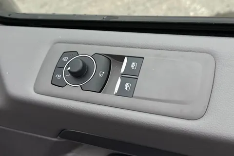 PF75BBU Volkswagen Transporter 2.0 TDI 150 Commerce Pro Van 4MOTION Auto Thumbnail #21