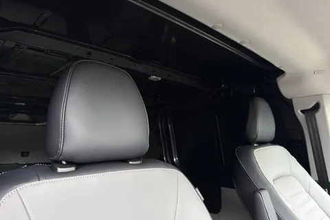 PF75BBU Volkswagen Transporter 2.0 TDI 150 Commerce Pro Van 4MOTION Auto Thumbnail #24