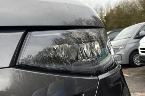 PF75BBU Volkswagen Transporter 2.0 TDI 150 Commerce Pro Van 4MOTION Auto Thumbnail #25