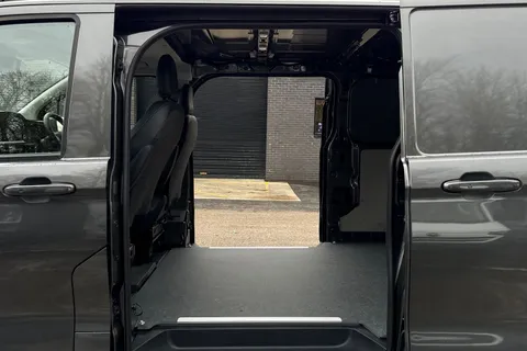 PF75BBU Volkswagen Transporter 2.0 TDI 150 Commerce Pro Van 4MOTION Auto Thumbnail #29