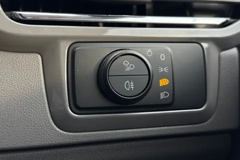 PF75BBU Volkswagen Transporter 2.0 TDI 150 Commerce Pro Van 4MOTION Auto Thumbnail #31