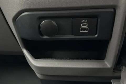 PF75BBU Volkswagen Transporter 2.0 TDI 150 Commerce Pro Van 4MOTION Auto Thumbnail #35