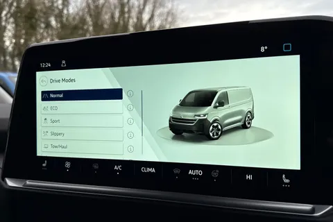 PF75BBU Volkswagen Transporter 2.0 TDI 150 Commerce Pro Van 4MOTION Auto Thumbnail #37