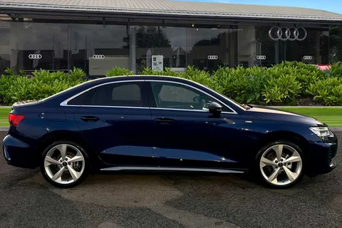  Audi A3 1.5 TFSI S line S Tronic Euro 6 (s/s) 4dr Thumbnail #4