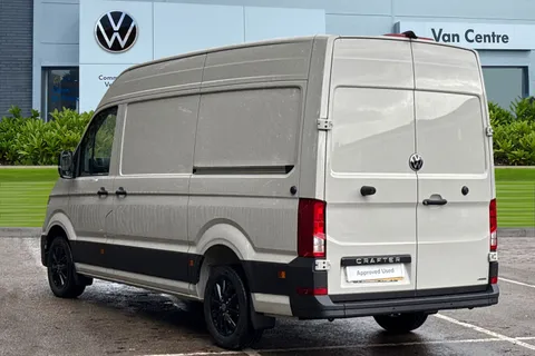 PJ75EOE Volkswagen Crafter CR35 Panel van Commerce Plus MWB 177 PS 2.0 TDI 8sp Automatic 4MOTION Thumbnail #2