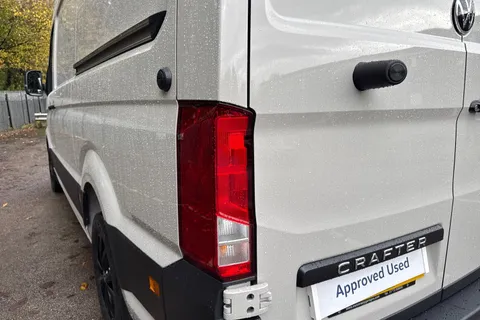 PJ75EOE Volkswagen Crafter CR35 Panel van Commerce Plus MWB 177 PS 2.0 TDI 8sp Automatic 4MOTION Thumbnail #7
