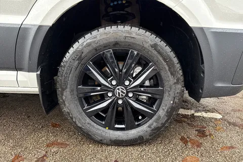 PJ75EOE Volkswagen Crafter CR35 Panel van Commerce Plus MWB 177 PS 2.0 TDI 8sp Automatic 4MOTION Thumbnail #9