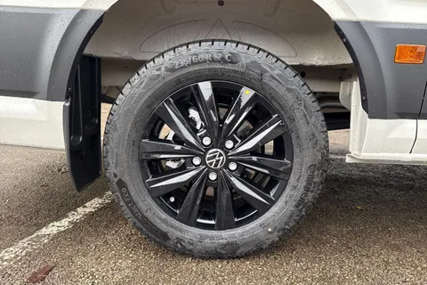 PJ75EOE Volkswagen Crafter CR35 Panel van Commerce Plus MWB 177 PS 2.0 TDI 8sp Automatic 4MOTION Thumbnail #10