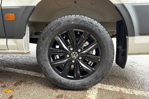 PJ75EOE Volkswagen Crafter CR35 Panel van Commerce Plus MWB 177 PS 2.0 TDI 8sp Automatic 4MOTION Thumbnail #11