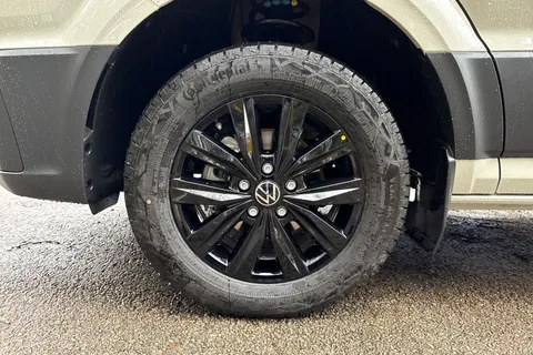 PJ75EOE Volkswagen Crafter CR35 Panel van Commerce Plus MWB 177 PS 2.0 TDI 8sp Automatic 4MOTION Thumbnail #12