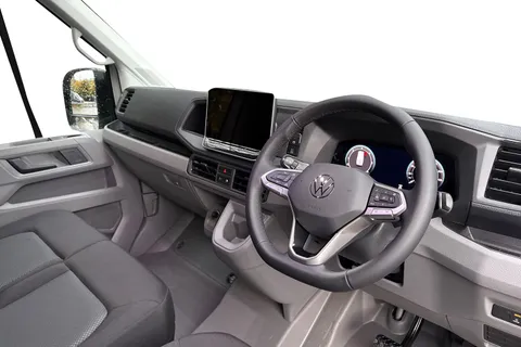 PJ75EOE Volkswagen Crafter CR35 Panel van Commerce Plus MWB 177 PS 2.0 TDI 8sp Automatic 4MOTION Thumbnail #13