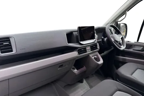 PJ75EOE Volkswagen Crafter CR35 Panel van Commerce Plus MWB 177 PS 2.0 TDI 8sp Automatic 4MOTION Thumbnail #14