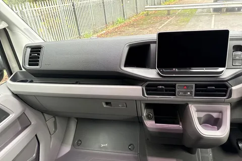 PJ75EOE Volkswagen Crafter CR35 Panel van Commerce Plus MWB 177 PS 2.0 TDI 8sp Automatic 4MOTION Thumbnail #19