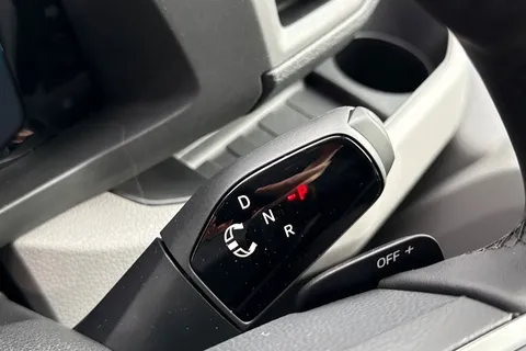 PJ75EOE Volkswagen Crafter CR35 Panel van Commerce Plus MWB 177 PS 2.0 TDI 8sp Automatic 4MOTION Thumbnail #22