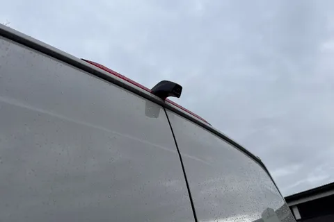 PJ75EOE Volkswagen Crafter CR35 Panel van Commerce Plus MWB 177 PS 2.0 TDI 8sp Automatic 4MOTION Thumbnail #26