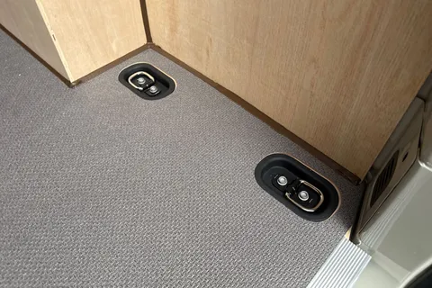 PJ75EOE Volkswagen Crafter CR35 Panel van Commerce Plus MWB 177 PS 2.0 TDI 8sp Automatic 4MOTION Thumbnail #27