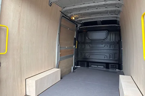 PJ75EOE Volkswagen Crafter CR35 Panel van Commerce Plus MWB 177 PS 2.0 TDI 8sp Automatic 4MOTION Thumbnail #28