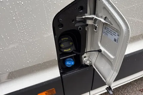 PJ75EOE Volkswagen Crafter CR35 Panel van Commerce Plus MWB 177 PS 2.0 TDI 8sp Automatic 4MOTION Thumbnail #29