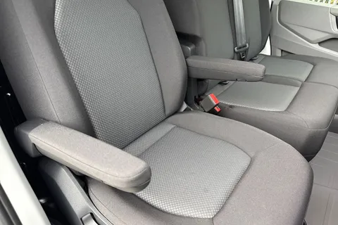 PJ75EOE Volkswagen Crafter CR35 Panel van Commerce Plus MWB 177 PS 2.0 TDI 8sp Automatic 4MOTION Thumbnail #30