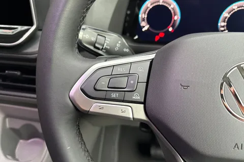 PJ75EOE Volkswagen Crafter CR35 Panel van Commerce Plus MWB 177 PS 2.0 TDI 8sp Automatic 4MOTION Thumbnail #33