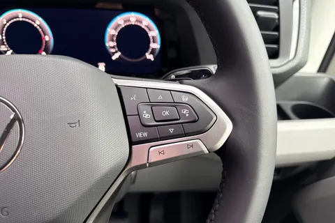 PJ75EOE Volkswagen Crafter CR35 Panel van Commerce Plus MWB 177 PS 2.0 TDI 8sp Automatic 4MOTION Thumbnail #34