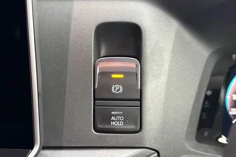 PJ75EOE Volkswagen Crafter CR35 Panel van Commerce Plus MWB 177 PS 2.0 TDI 8sp Automatic 4MOTION Thumbnail #37