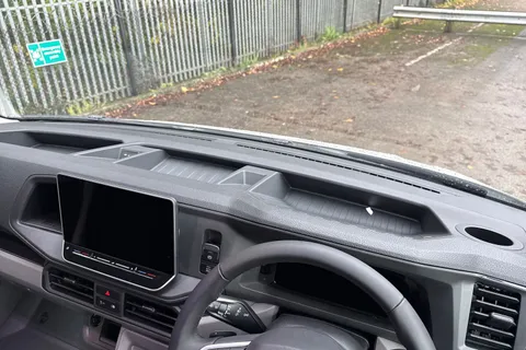 PJ75EOE Volkswagen Crafter CR35 Panel van Commerce Plus MWB 177 PS 2.0 TDI 8sp Automatic 4MOTION Thumbnail #38