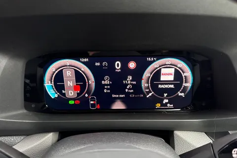 PJ75EOE Volkswagen Crafter CR35 Panel van Commerce Plus MWB 177 PS 2.0 TDI 8sp Automatic 4MOTION Thumbnail #39