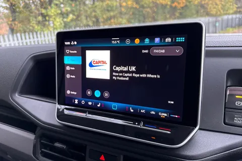 PJ75EOE Volkswagen Crafter CR35 Panel van Commerce Plus MWB 177 PS 2.0 TDI 8sp Automatic 4MOTION Thumbnail #40