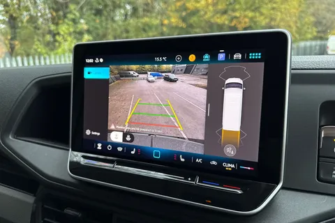 PJ75EOE Volkswagen Crafter CR35 Panel van Commerce Plus MWB 177 PS 2.0 TDI 8sp Automatic 4MOTION Thumbnail #41