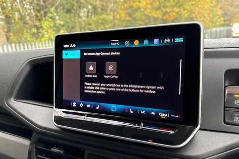 PJ75EOE Volkswagen Crafter CR35 Panel van Commerce Plus MWB 177 PS 2.0 TDI 8sp Automatic 4MOTION Thumbnail #42