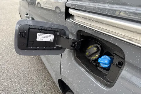 DC75MKJ Volkswagen Caddy 2.0 TDI 102PS Commerce Pro Van [Tech Pack] Thumbnail #25