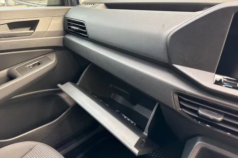 DC75MKJ Volkswagen Caddy 2.0 TDI 102PS Commerce Pro Van [Tech Pack] Thumbnail #32