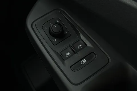 DC75MKJ Volkswagen Caddy 2.0 TDI 102PS Commerce Pro Van [Tech Pack] Thumbnail #41