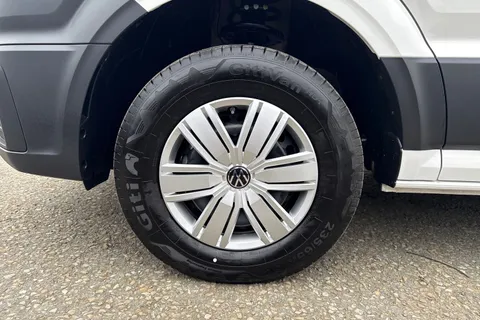 PN75MXZ Volkswagen Crafter CR35 Panel van Commerce MWB 140 PS 2.0 TDI 8sp Automatic FWD Thumbnail #12