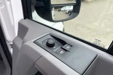 PN75MXZ Volkswagen Crafter CR35 Panel van Commerce MWB 140 PS 2.0 TDI 8sp Automatic FWD Thumbnail #20