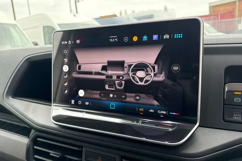 PN75MXZ Volkswagen Crafter CR35 Panel van Commerce MWB 140 PS 2.0 TDI 8sp Automatic FWD Thumbnail #21