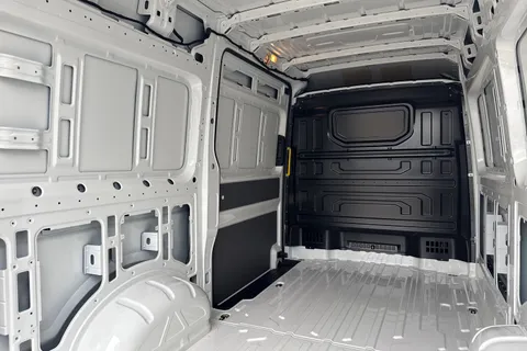 PN75MXZ Volkswagen Crafter CR35 Panel van Commerce MWB 140 PS 2.0 TDI 8sp Automatic FWD Thumbnail #27