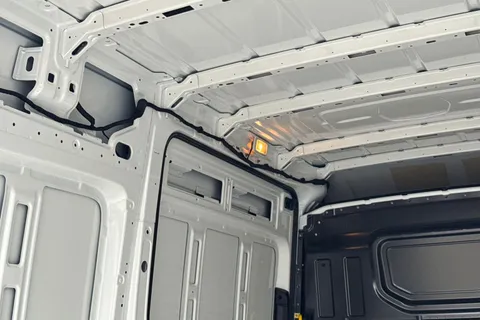 PN75MXZ Volkswagen Crafter CR35 Panel van Commerce MWB 140 PS 2.0 TDI 8sp Automatic FWD Thumbnail #28