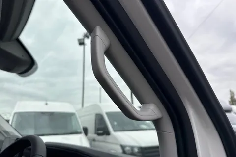 PN75MXZ Volkswagen Crafter CR35 Panel van Commerce MWB 140 PS 2.0 TDI 8sp Automatic FWD Thumbnail #31